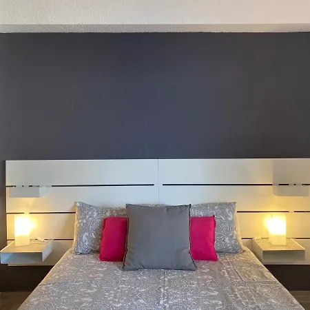 Apartamento Con Terraza Y Vistas Al Mar. Urb Monte Y Mar