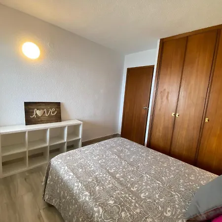 Apartamento Con Terraza Y Vistas Al Mar. Urb Monte Y Mar Alicante
