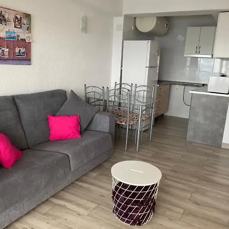 Apartamento Con Terraza Y Vistas Al Mar. Urb Monte Y Mar Alicante