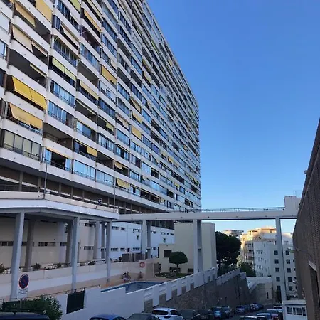 Apartamento Con Terraza Y Vistas Al Mar. Urb Monte Y Mar * Alicante