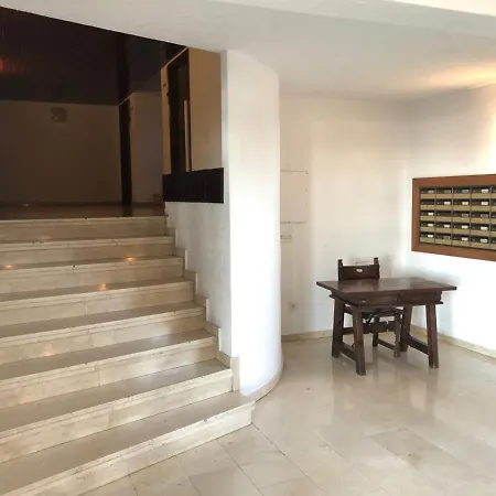 Apartamento Con Terraza Y Vistas Al Mar. Urb Monte Y Mar * Alicante