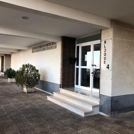 Apartamento Con Terraza Y Vistas Al Mar. Urb Monte Y Mar *