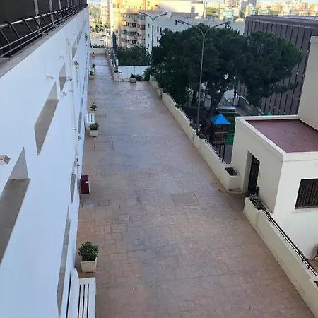 Apartamento Con Terraza Y Vistas Al Mar. Urb Monte Y Mar Apartamento *