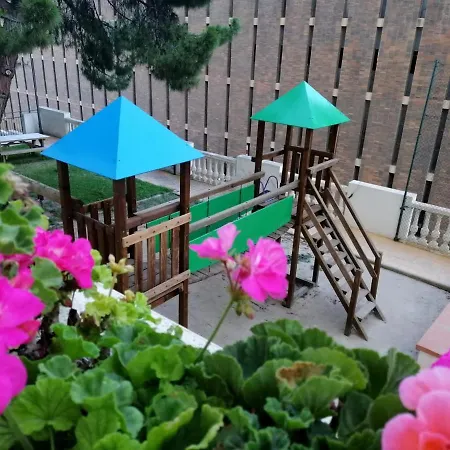 Apartamento Con Terraza Y Vistas Al Mar. Urb Monte Y Mar *