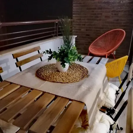 Apartamento Con Terraza Y Vistas Al Mar. Urb Monte Y Mar